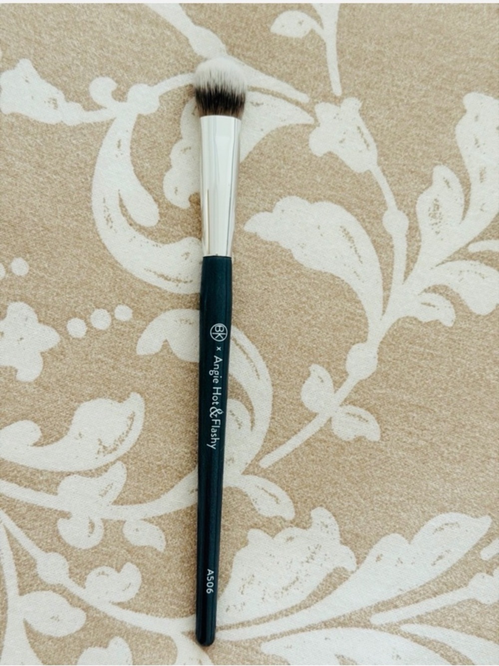 BK Beauty - ANGIE HOT & FLASHY A506 CONCEALER